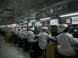 Mengintip Proses Pembuatan Ponsel Vivo