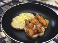 Trik Memadukan Keju, Saus Pesto dan Ayam yang Gurih Renyah