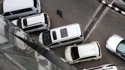 Foto: Ini Mobil Bos First Travel yang Bikin Korban Geleng-geleng Kepala