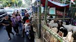 Ketika Trotoar Dijadikan Lapak Hewan Kurban