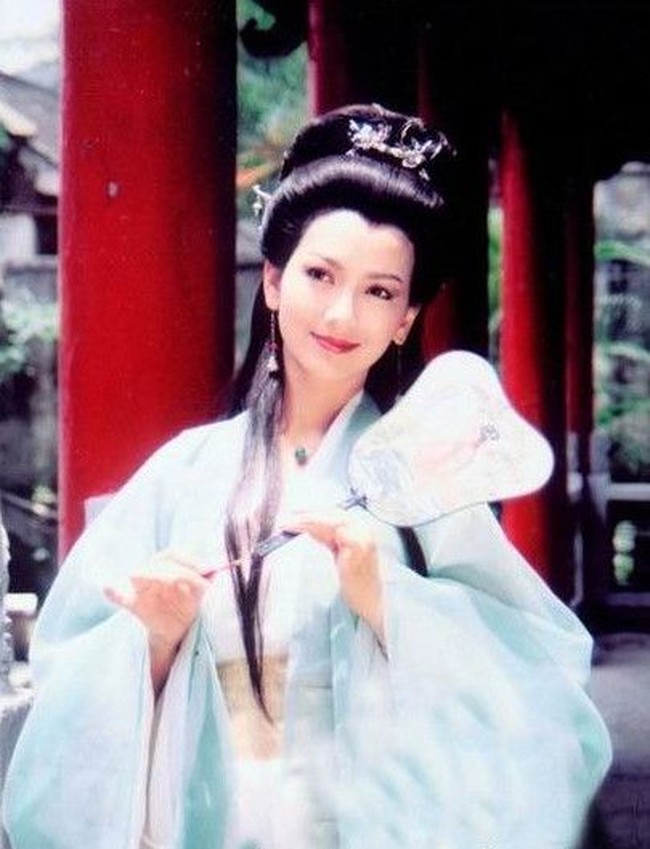 Chiu kemudian mulai membintangi acara TV pertamanya pada 1974. Di tahun 1992 ia pun populer sejak membintangi serial White Snake Legend dan berperan sebagai Pai Su Chen. Foto: Ist.