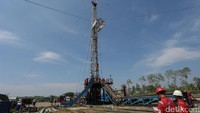 Lapangan Jatibarang merupakan lapangan tua yang telah ada sejak tahun 1972, terdiri dari lapangan Onshore dan Offshore. Untuk lapangan Onshore terdiri dari beberapa 9 struktur yaitu Struktur Jatibarang, Sindang, Karangbaru, Randegan, Cemara,Tugu Barat, Gantar, Waled Utara, Kandanghaur dan 1 struktur X-ray untuk lapangan Offshore.