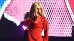 Sexy in Red! Penampilan Bebe Rexha di Indonesia