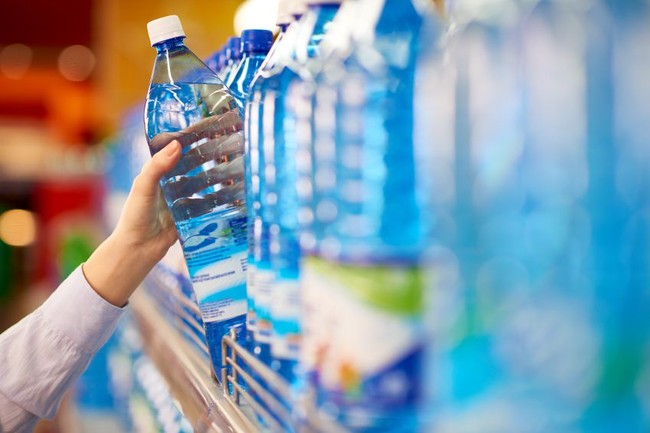 Mengapa Minum dari Botol Plastik Bisa Bahayakan Kesehatan? Ini 7 Alasannya!