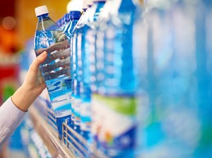 Penjelasan BPOM Soal Temuan Mikroplastik dalam Air Kemasan