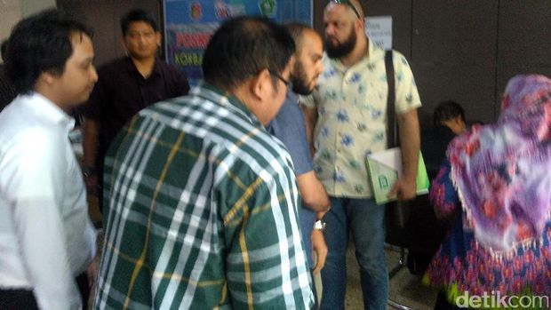  Ahmad Saber melaporkan bos First Travel di Bareskrim Polri, Jumat (25/8/2017)