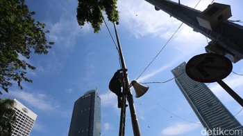 Hal itu dilakukan guna mendukung penguatan sinyal internet dalam rangka menyambut pesta Asian Games 2018 mendatang.  