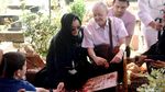 Isak Tangis Jane Shalimar di Pusara Sang Bunda