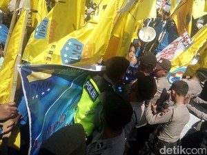 Aksi Tolak LHS, PMII Brebes Saling Dorong dengan Polisi