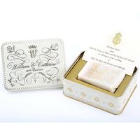 Sepotong kue pengantin Pangeran William dan Kate Middleton.