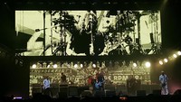 Foo Fighters mengawali penampilannya dengan membawakan hits ‘Everlong’. Foto: M. Iqbal Fazarullah Harahap/detikHOT