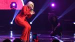 Sexy in Red! Penampilan Bebe Rexha di Indonesia