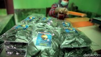 Terasi super tersebut dijual Rp 45.000 hingga Rp 50.000 per bungkusnya.