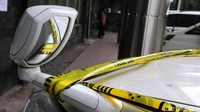 Inilah para bos perusahaan yang bergerak dalam bisnis perjalanan haji dan umrah. Namun mereka berkasus. Duit para calon tamu Allah diduga digunakan untuk bermewah-mewahan. Astaghfirullahaladzim! (Foto: salah satu mobil terkait First Travel yang diberi garis polisi/Ari Saputra/detikcom)