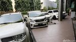 Foto: Ini Mobil Bos First Travel yang Bikin Korban Geleng-geleng Kepala