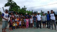 PLN Wilayah Sulselrabar memang terus berkomitmen untuk melistriki seluruh desa di Sulawesi Selatan, Tenggara dan Barat. Pembangunan listrik desa merupakan salah satu upaya PLN Wilayah Sulselrabar untuk mencapai target Rasio Elektrifikasi 100% pada tahun 2018. (Dok. PLN)