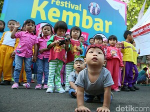 Saat Ratusan Orang Kembar se-Banyuwangi Berkumpul dalam Festival