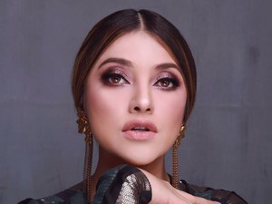 Rayakan Wisuda Anak, Sarah Azhari Ditanya Sosok Ayah Buah Hatinya