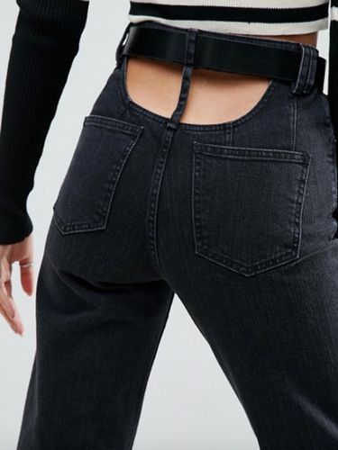 Asos Rilis Jeans Aneh Untuk Pamer Belahan Bokong