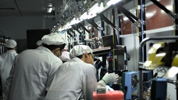 Ponsel yang sudah siap digunakan wajib masuk ke tahap Quality Control.(Foto: Vivo/teks:Josina)