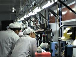 Mengintip Proses Pembuatan Ponsel Vivo