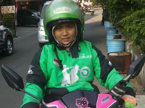 Driver GO-JEK Wanita Hasanah