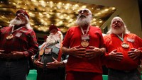Charles W. Howard Santa Claus School merupakan sebuah sekolah santa tertua di dunia. Sekolah ini telah berdiri sejak tahun 1937 (Christinne Muschi/Reuters)