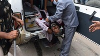 Massa pendukung Sigh meluapkan kemarahan mereka di kota Panchkula dengan membakar dua stasiun kereta, melemparkan batu-batu dan merusak kendaraan-kendaraan operasional TV serta membakar puluhan mobil./Foto: AFP