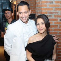 Tora Sudiro dan Mieke Amalia terlibat cinta lokasi saat sama-sama tampil dalam program Extravaganza. Keduanya mengakui perselingkuhan mereka dan telah bercerai dari pasangannya masing-masing. Kini Tora dan Mieke sudah mengarungi bahtera rumah tangga selama 11 tahun. Foto: Palevi S/detikHOT