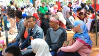 Karnaval kemerdekaan menggugah rasa nasional masyarakat. Salah seorang warga yang menonton bahkan ada yang memakai ikat kepala bertuliskan Indonesia. Foto: (Wisma Putra/detikcom).