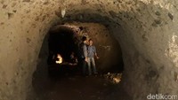 Sampai saat ini ujung gua belum terjangkau. Namun, diperkirakan mencapai 1 km, tembus hingga kawasan wisata air terjun Kakek Bodo (Muhajir Arifin/detikTravel)