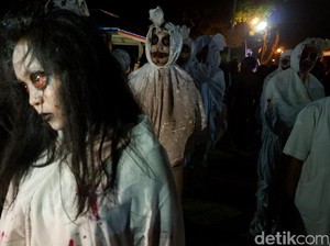 Ratusan Pocong Mendadak Muncul Gentayangan di Jalanan Banjarnegara
