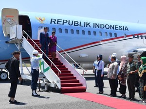 Jelang Karnaval Kemerdekaan, Jokowi Tiba di Bandara Bandung