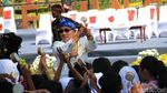 Berbaju Sunda Warna Ungu, Begini Gaya Jokowi Buka Karnaval Bandung