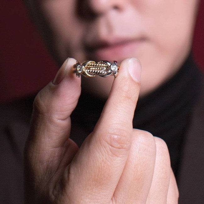 Bagi selebriti Hollywood, cincin pertunangan bukan saja memiliki nilai sentimental untuk kedua pihak, namun juga nominal yang sangat tinggi. Entah pasangan itu berakhir dengan pernikahan atau tidak, 10 selebriti ini pernah mendapat cincin pertunangan dengan harga yang fantastis dari pasangannya. Siapa saja?