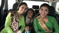 Susi dengan rambut disanggul bersama anak dan cucunya. (Sumber: Instagram)