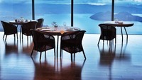 Jalan-jalan ke Jepang mungkin Anda tertarik mampir ke Michel Bras Toya? Restoran bintang 2 Michelin ini menjual foie gras panggang dan sajian istimewa lain seharga 27.000 yen (Rp 3,2 juta).