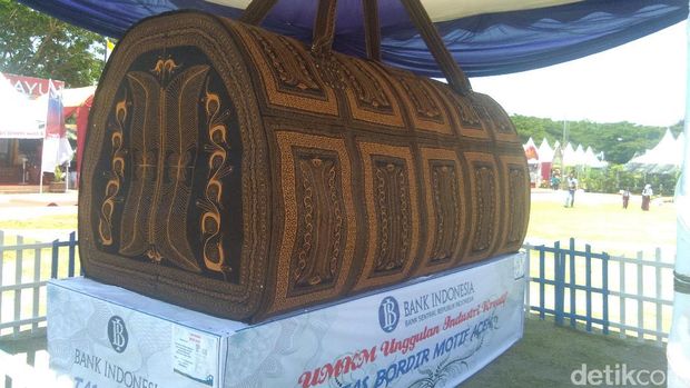 Tas Raksasa Ini Cuma Ada di Aceh
