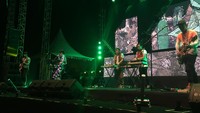 Penampilan manis Stars & Rabbit x Bootlesmoker di atas satu panggung. Foto: Dyah Paramita Saraswati