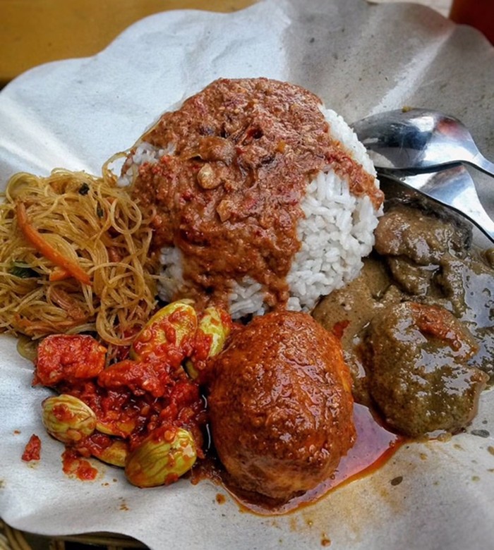 Nasi Uduk Pakai Telur atau Semur Jengkol? Aduh Enaknya 