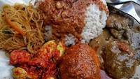 Nasi uduk disiram sambal kacang? Enak dan mantap. Ini racikan nasi Uduk Arjuna di Kebon Jeruk. Balado telur dan rendang jengkol jadi lauk yang favorit.Foto: Istimewa