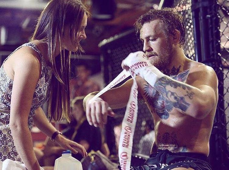 Dee Devlin, Perempuan Cantik Penjinak Conor McGregor