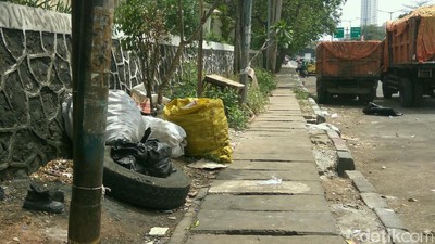 Disorot New York Times, Begini Ragam Kondisi Trotoar di Jakarta