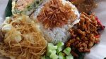 Nasi Uduk Pakai Telur atau Semur Jengkol? Aduh Enaknya!