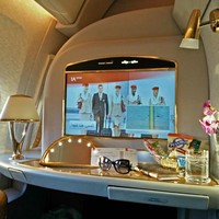 On board,” demikian Anniesa menulis di keterangan foto yang diunggah ke Instagram. Dia mengunggah foto yang menggambarkan suasana di kabin kelas satu.