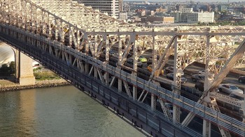 Begini hasilnya ketika foto diambil dalam kondisi bergerak perlahan dari atas trem. Foto: Achmad Rouzni Noor/detikinet