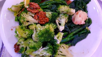 Hasil foto menggunakan fitur food. Warna salah satu fokusnya lebih hidup, sedangkan sekelilingnya blur alias bokeh. Foto: Achmad Rouzni Noor/detikinet