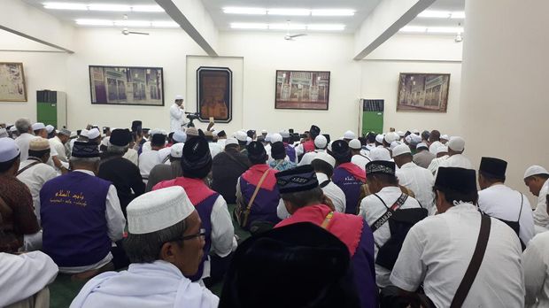  Dalam sambutan singkat, Sayyid Ahmad menyampaikan ucapan selamat datang ke Menag Lukman dan jemaah haji. 