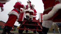 Tentu saja, karena Charles W. Howard Santa Claus School adalah sebuah sekolah khusus untuk para Sinterklas (Christinne Muschi/Reuters)
