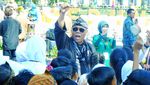 Gaya Menteri PUPR Jadi Fotografer Dadakan di Karnaval Kemerdekaan